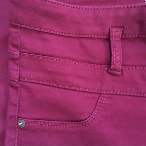 BUNDLE 2/$25! No Boundaries Burgundy Jnr 7… - Picture 3 of 8